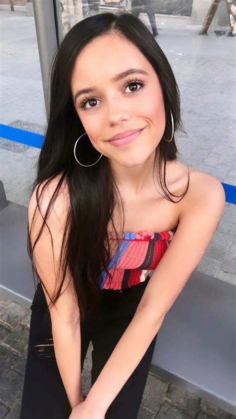 Jenna Ortega No Panties Upskirt